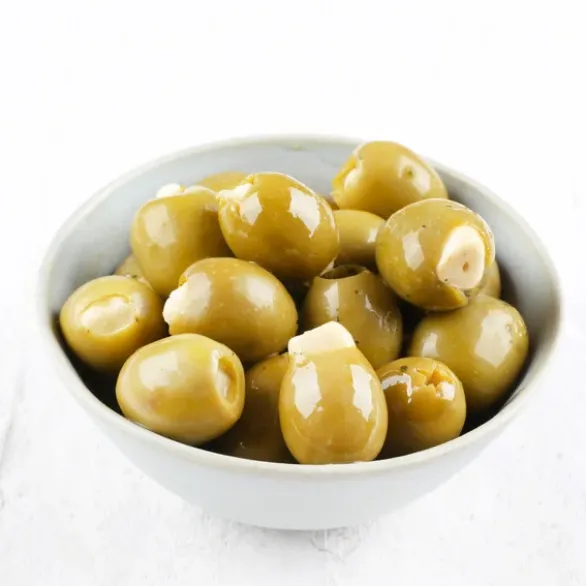 Olives vertes farcies à l'ail
